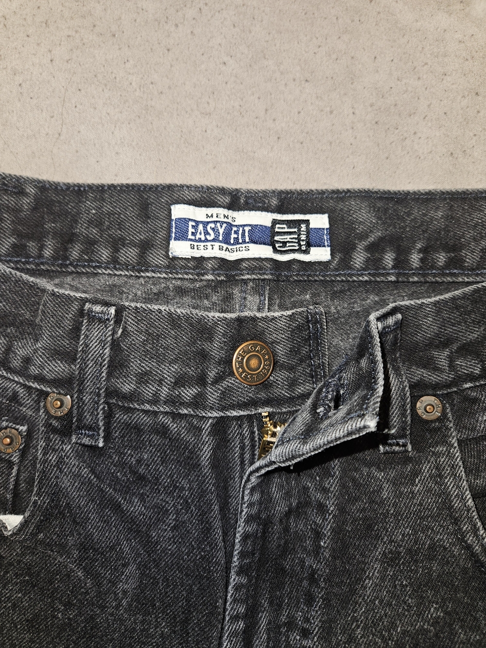 GAP Men's 90s Vintage Easy Fit Black Washed Denim Jeans